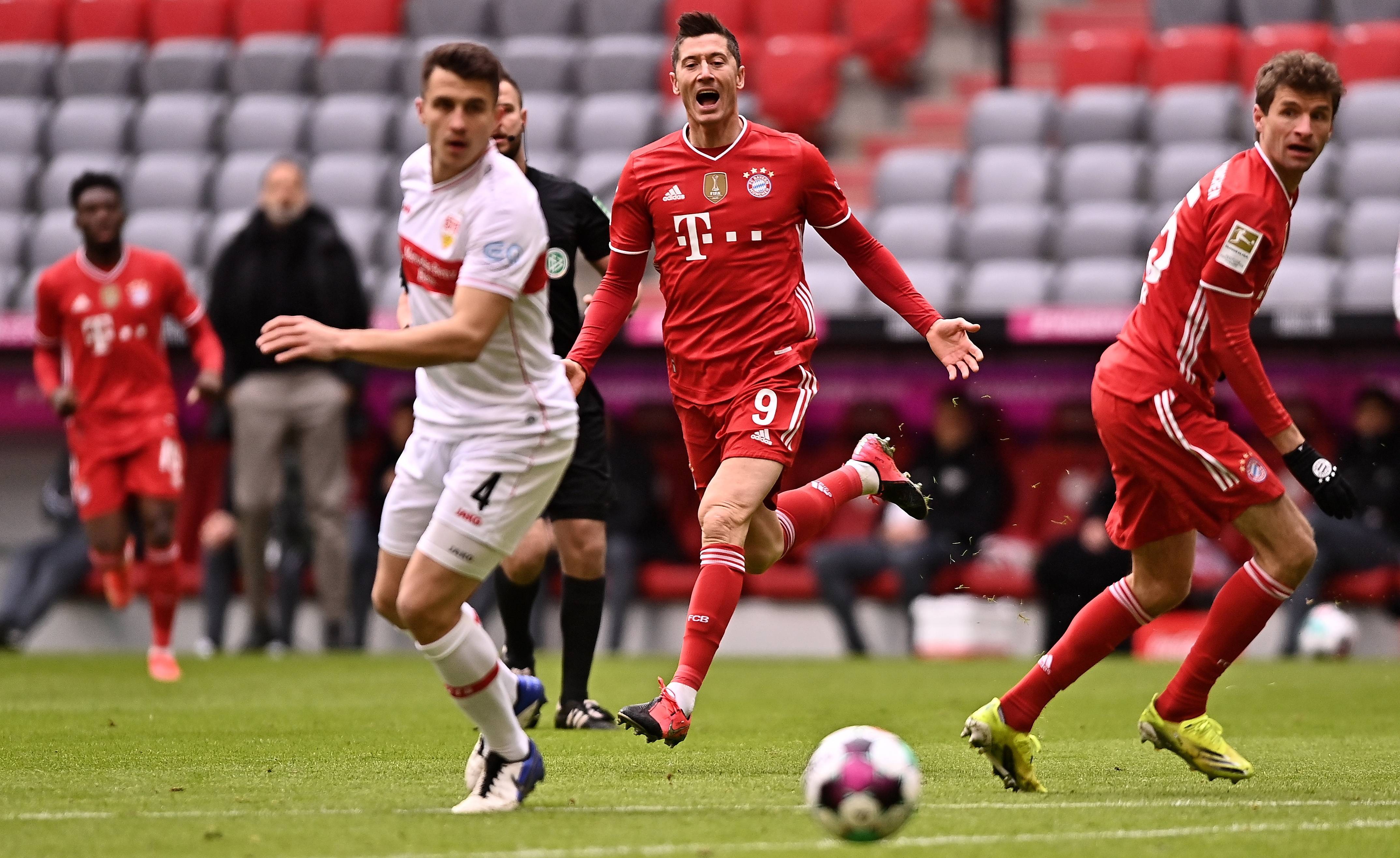 爱体育官网-精彩足球大战即将上演,充满悬念