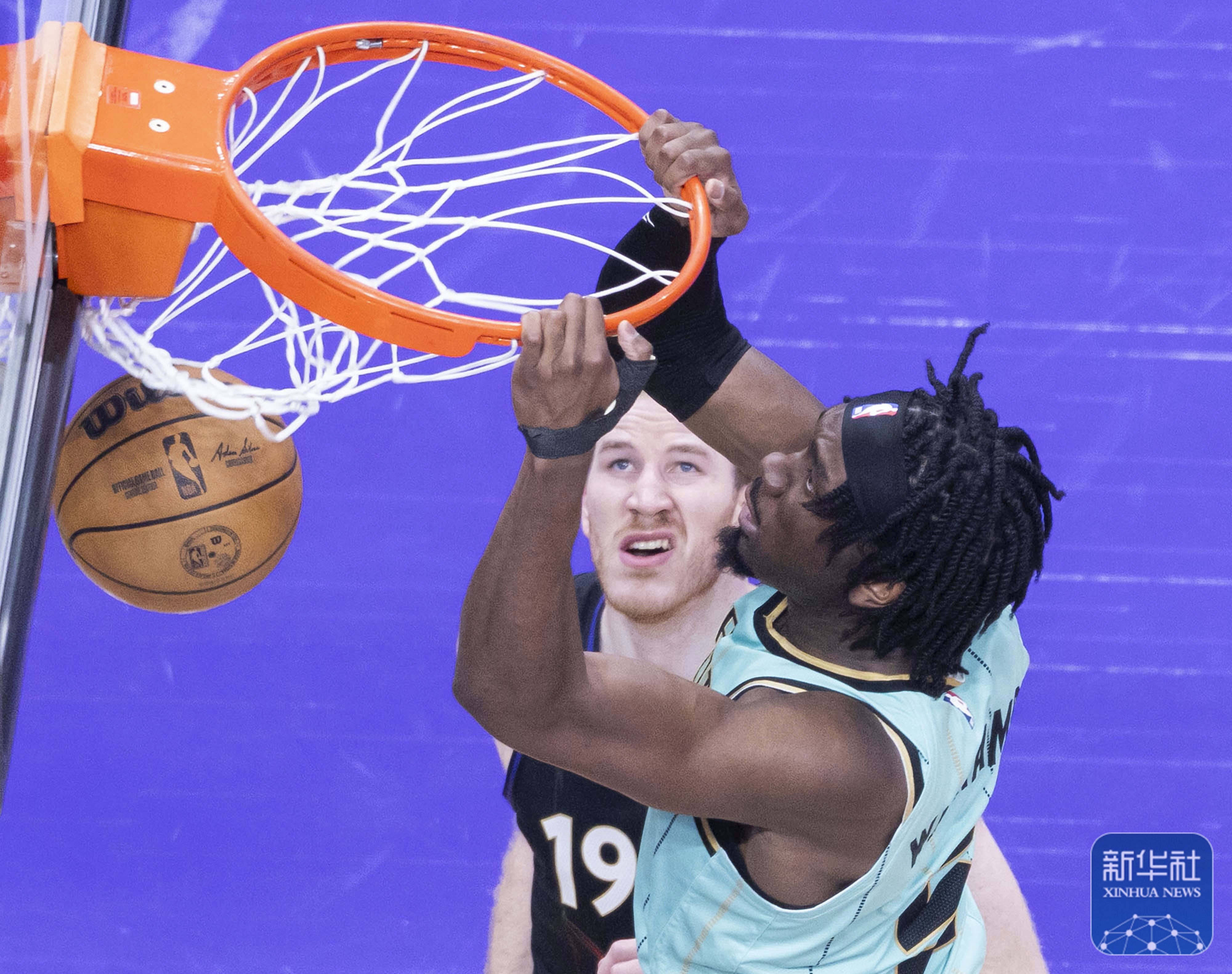 爱体育-猛龙队新赛季表现引发球迷讨论