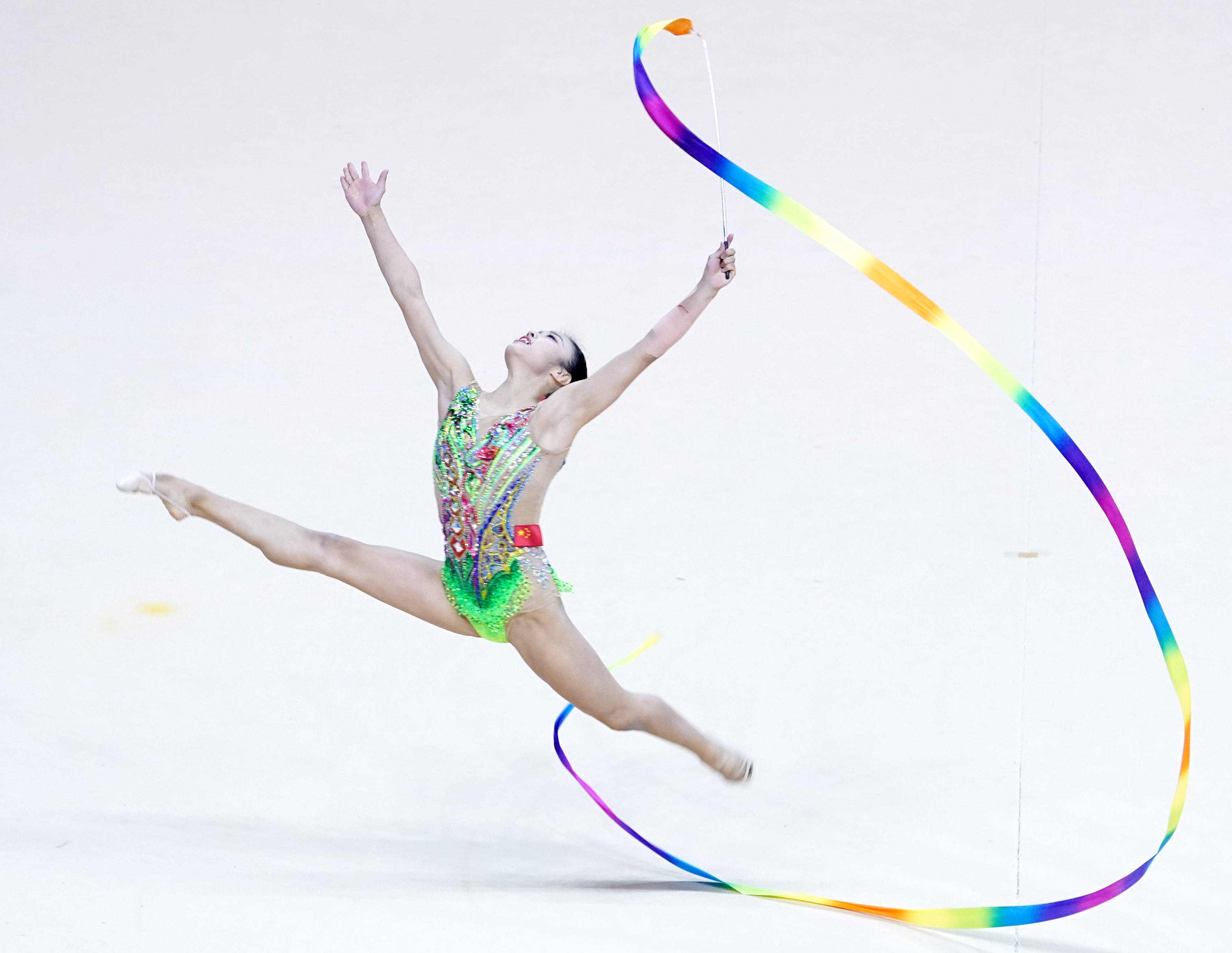 体操冠军精湛表现,完美演绎技艺之美 体操冠军精湛表现,完美演绎技艺之美