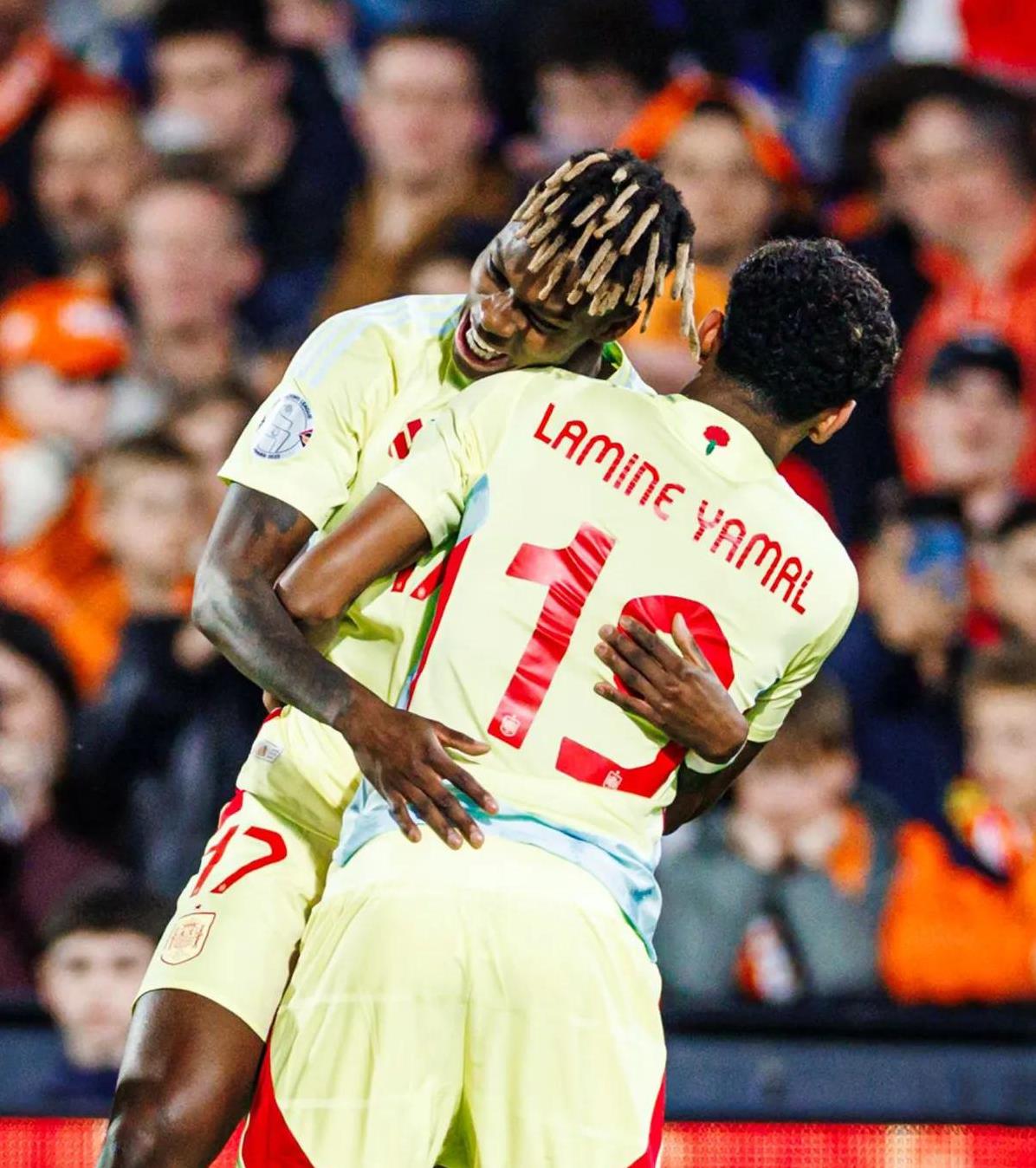 足球场上的风云变幻,胜负之间无法预测! 足球场上的风云变幻,胜负之间无法预测!