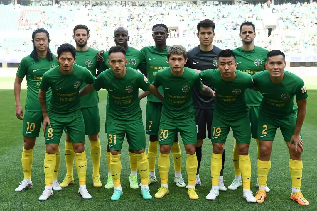 卫冕冠军备战中,赛季末形势紧迫 卫冕冠军备战中,赛季末形势紧迫