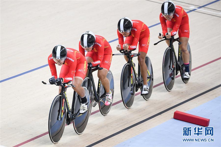 美国自行车选手成功晋级，走出困境